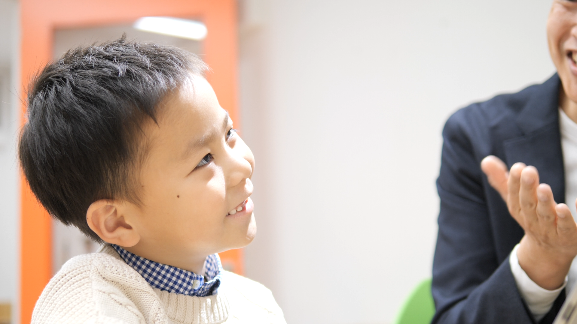 先生と楽しく学ぶ子ども